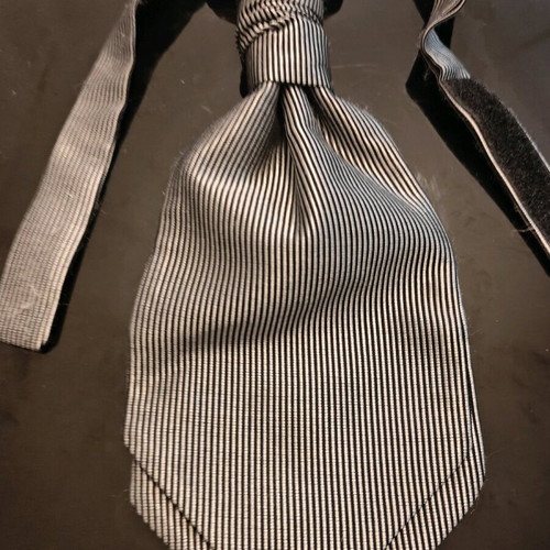 Pre-tied tie like new, black and gray