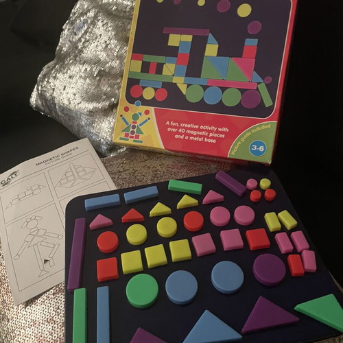 Magnetic Shapes Galt with metal board and 42 magnets new