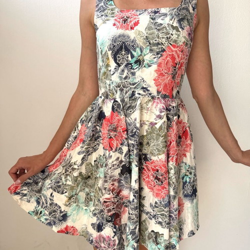 Floral dress like new, unworn, size M