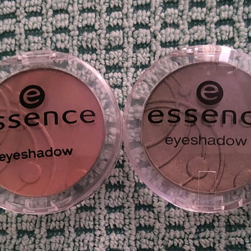Essence eyeshadows 2 pieces new, colors 52 olive garden shimmer and 70 fox in the box