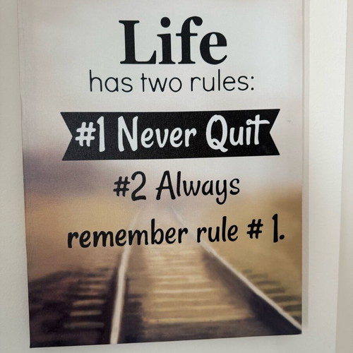 Motivational wall art set like new, 2 decorative frames