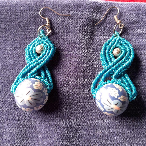 Macrame earrings like new in blue