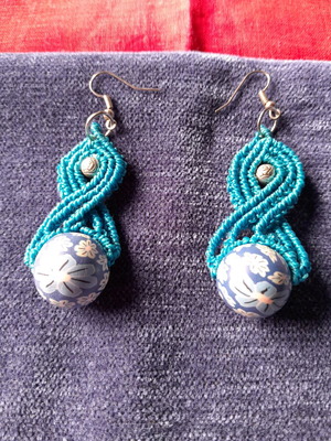 Macrame earrings like new in blue