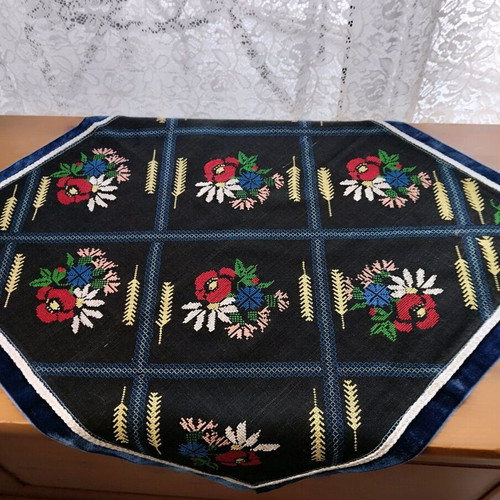 Vintage square unused 60x60 cm hand embroidered