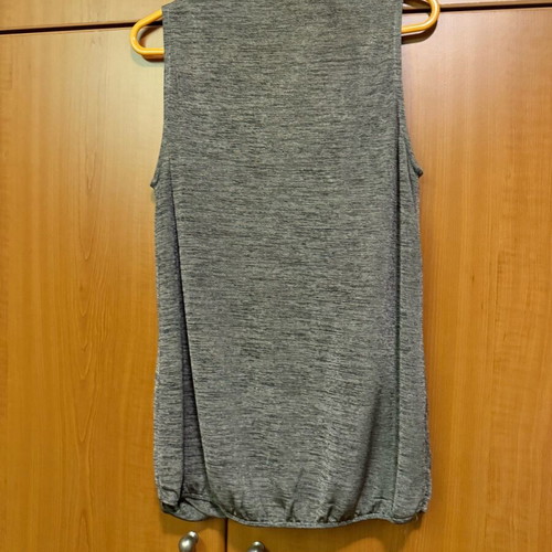 Sleeveless blouse like new, white and gray, size L