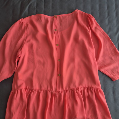 Matis coral top XL used, semi-transparent with decorative buttons