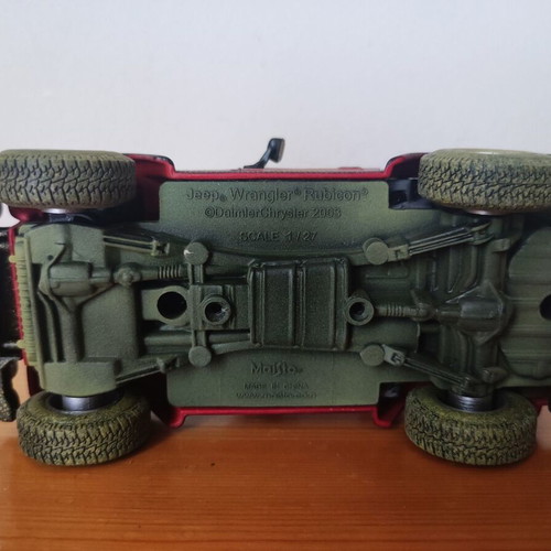 Jeep Wrangler Rubicon 2003 vintage collectible scale 1:27 model car like new