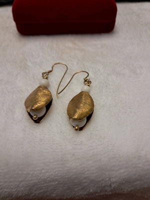 Silver gold-plated earrings with white coral like new
