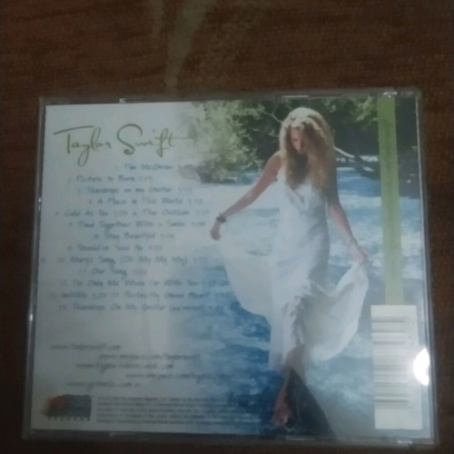 Taylor Swift CD like new, debut album 2008, pop