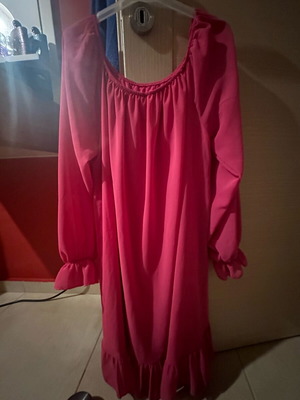 Fuchsia dress like new, airy summer style with silver belt