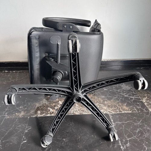 Office executive chair used, PU leather, ergonomic design