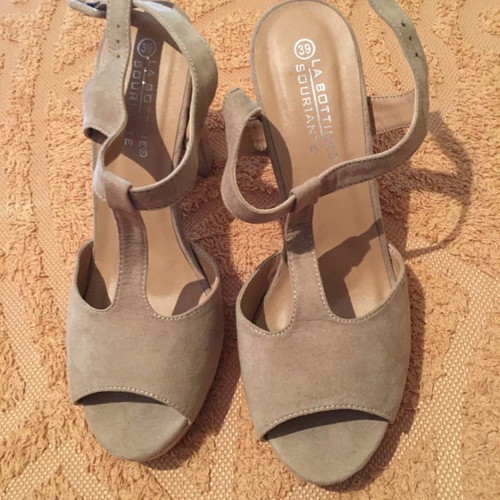La Bottine Souriante No 39 sandals used, beige