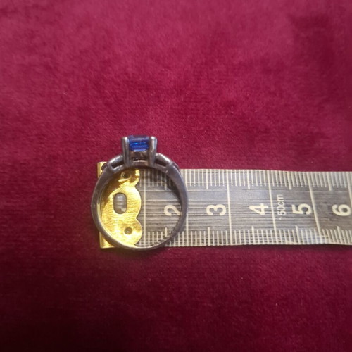 Silver ring with central blue topaz, like new