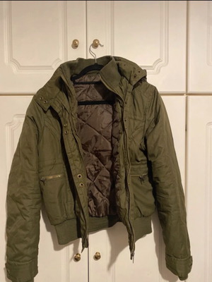 Puffer Jacket Khaki/Olive Green with Hoodie like new, size S-M