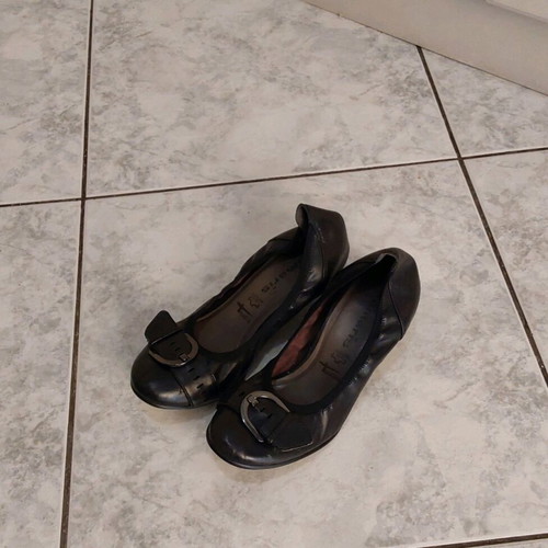 Brand new leather shoes Tamaris size 37. At a lower price for only a few days.