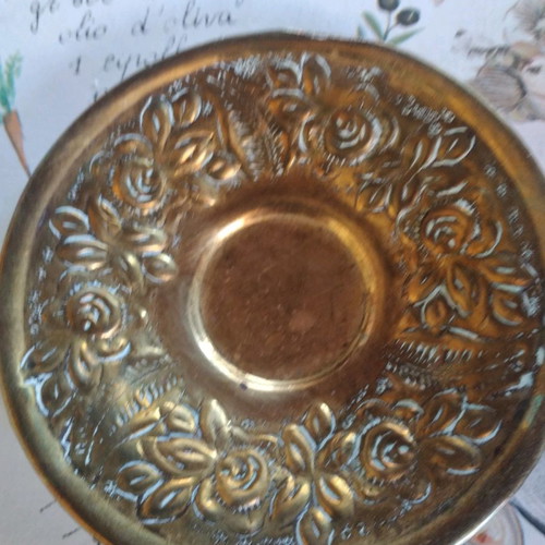 Decorative brass plates used with flower design