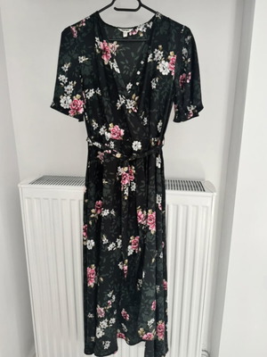 Koton dress size 34 used with floral pattern dark green