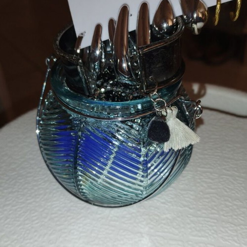 Vase with jewelry set
