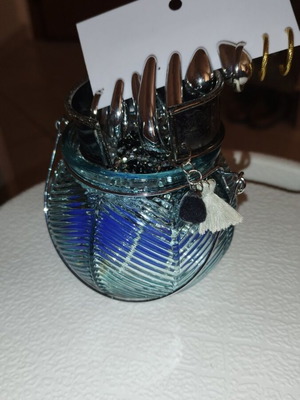 Vase with jewelry set