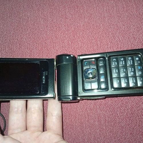 Nokia N93 used smartphone with charger, retro multimedia