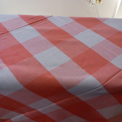 Gingham Tablecloth salmon/peach 147x170 cm like new