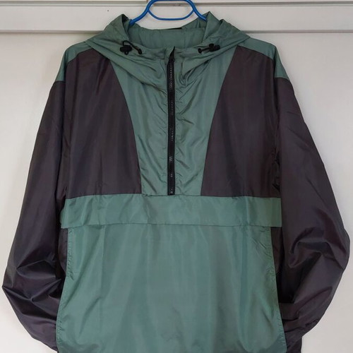 Energy waterproof jacket size Medium like new, black and green