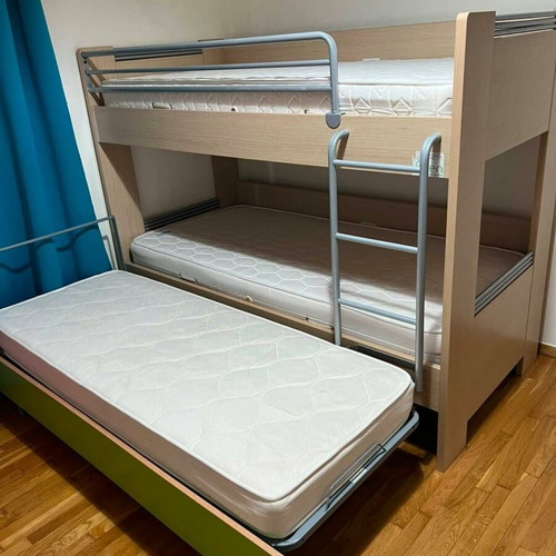 Irven bunk bed with sliding third bed, like new