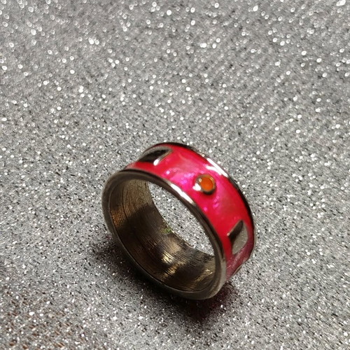 Ring with pink enamel used
