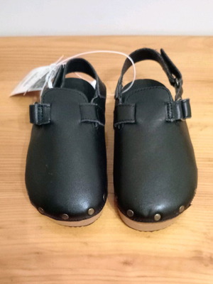 Δερμάτινα σαμπό Zara Kids καινούργια, μέγεθος 24, μαύρα