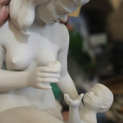 Decorative statue mother and baby like new, height 31cm
