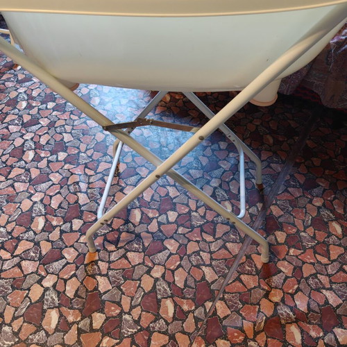 Quattro Baby infant bathtub like new with seat, thermometer, drain tube