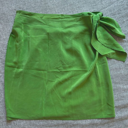 DKNY silk wrap skirt like new, green, size L