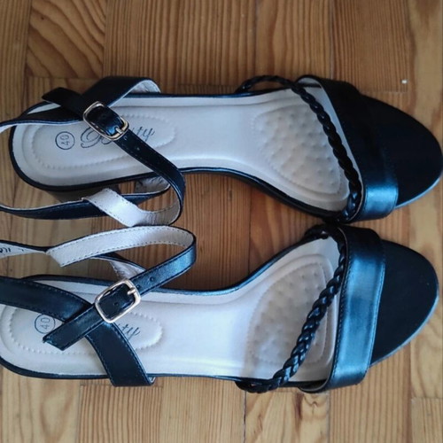 Black sandals size 40 like new
