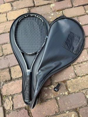 Wilson tennis racket black and white L2 284 grams
