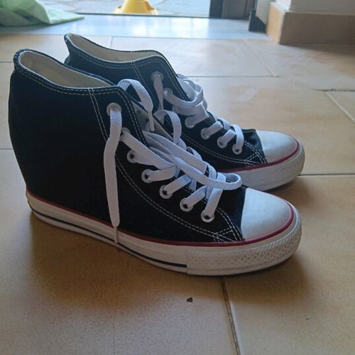 Converse shoes with internal heel like new, size 39, black
