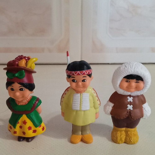 Figures Children of the World 3 pieces like new