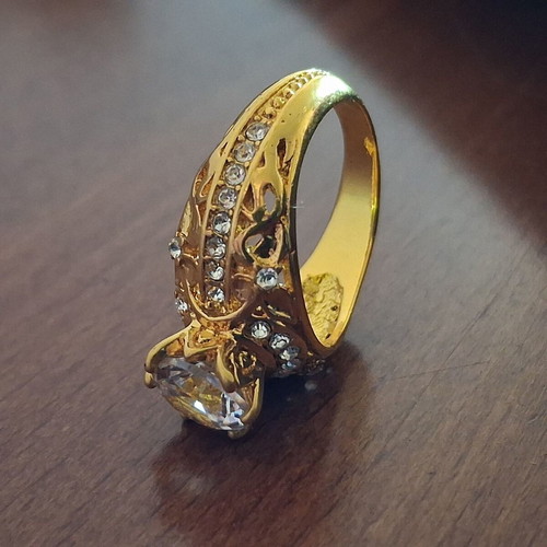 Ring with white topaz and rhodium plating new