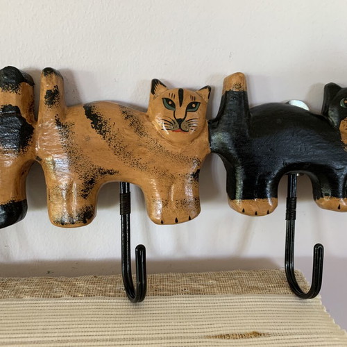 Wooden hanger with four carved cats, handmade, new