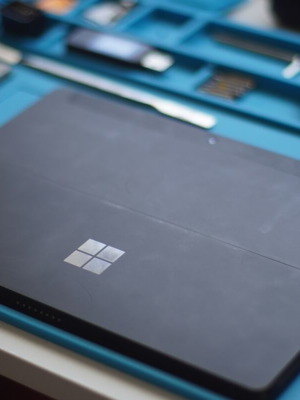 Surface Go 3 Core i3 8GB RAM tablet σαν καινούργιο με καινούργιο στυλό