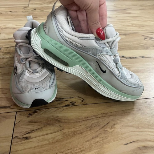Nike Air sports shoes like new, size 40, white and green
