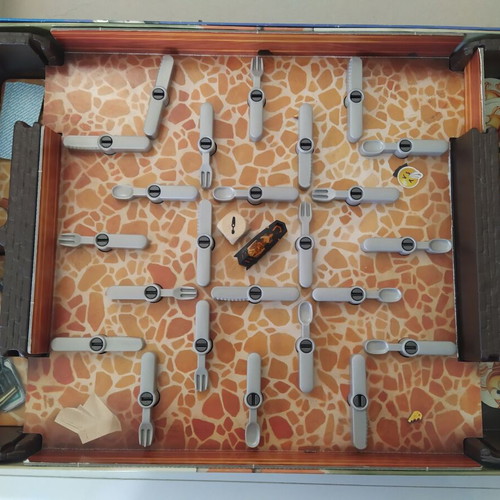 Katsarida board game like new, complete with second die