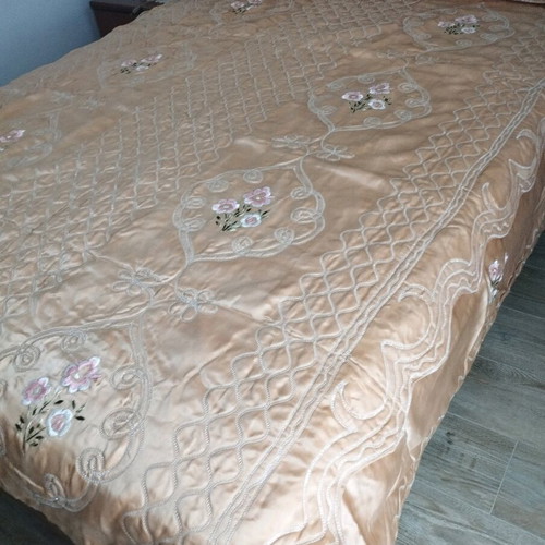 Vintage bridal quilt set with caramel pillow satin champagne