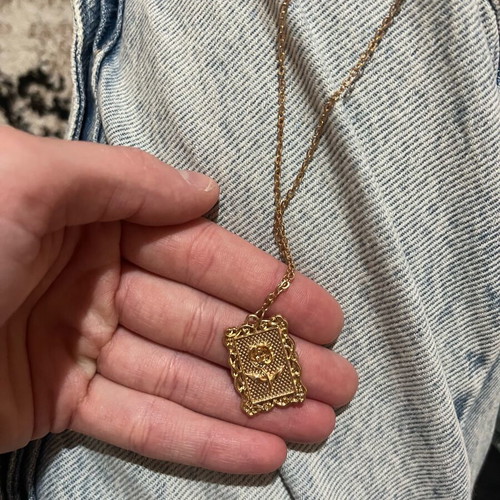 Necklace with rose like new, gold-colored