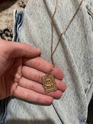 Necklace with rose like new, gold-colored