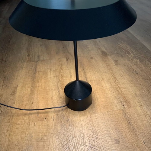 Table lamp touch control like new, 3 brightness levels, minimal design