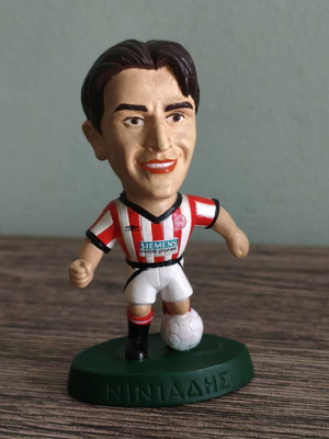 Andreas Niniadis Olympiakos Figurine like new, 75 Years Umbro Jersey