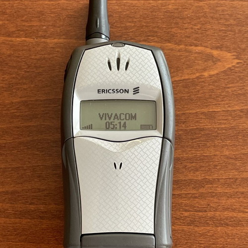 Ericsson T20e mobile phone