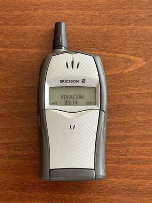Ericsson T20e mobile phone