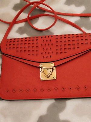 Τσαντάκι κατακόκκινο καινούργιο