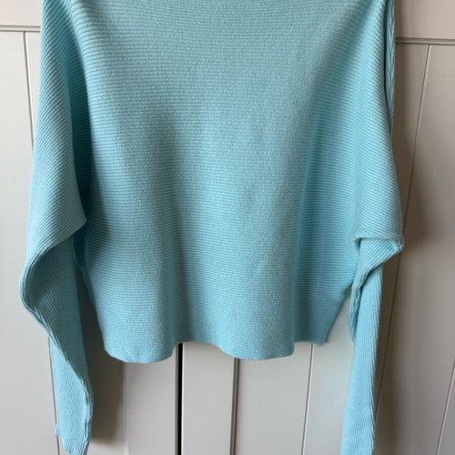 Cropped knitted spring sweater turquoise like new, size S